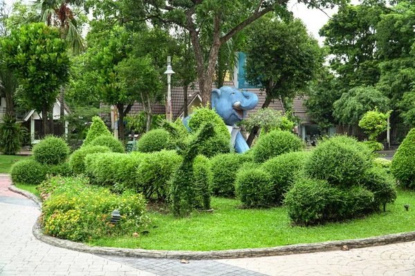 Schöne Anlage Mit Pflanzen Und Landschaft Modernes Gartendesign — Stockfoto