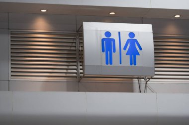 unisex kamu tuvalet işareti ve sembolü, tuvalet kapısı üzerinde tuvalet işareti, duvar arka plan
