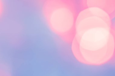 Bokeh etkisi ile arka plan. Bulanık ışıklar. Mavi, sarı ve mor renk