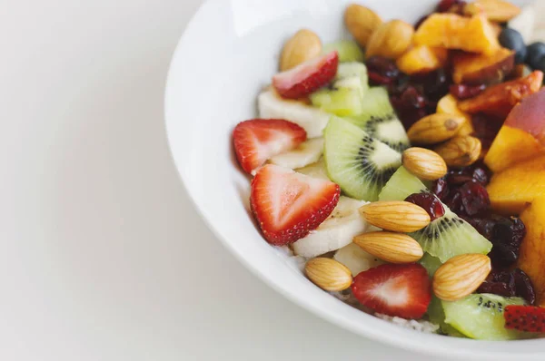 Breakfast Bowl Strawberry Banana Kiwi Peach Dried Cranberry Blueberry Almond — Stock Photo, Image