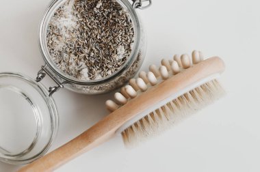 Vücut masajı ve lavanta fırçalama için çok amaçlı ahşap fırça. Selülit tedavisi. Spa ve aromaterapi