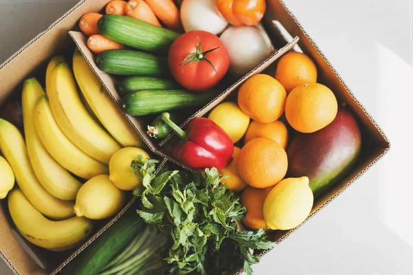 Caja Papel Con Frutas Verduras Frescas Servicio Reparto Comida Compras — Foto de Stock