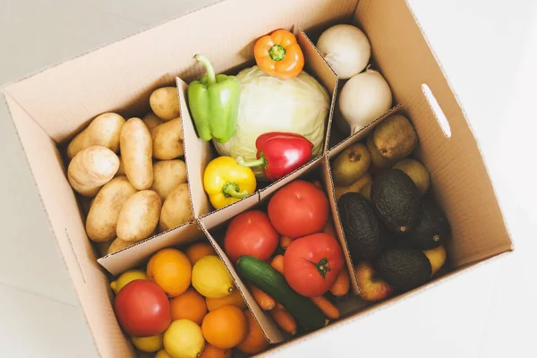 Caja Papel Biodegradable Con Frutas Verduras Frescas Mercado Agrícola Local — Foto de Stock