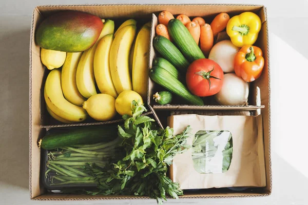 Servicio Entrega Comestibles Sin Contacto Frutas Frescas Hierbas Verduras Una — Foto de Stock