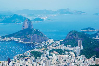 Rio de Janeiro; Brezilya - 12 Şubat 2019: Rio de Janeiro şehri, Sugarloaf dağı ve Guanabara Körfezi üzerindeki hava manzarası
