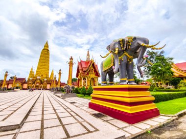 Şehrin en güzel tapınağı olan Suthethethethethat, Chiang Mai, Tayland