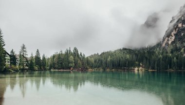 Dağlarda Gölü nün güzel manzaralarına