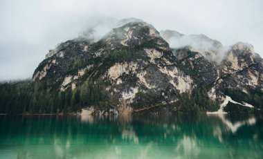 Dağlarda Gölü nün güzel manzaralarına
