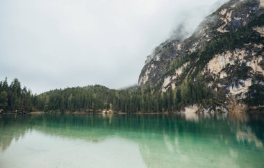Dağlarda Gölü nün güzel manzaralarına