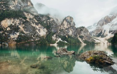 Dağlarda Gölü nün güzel manzaralarına