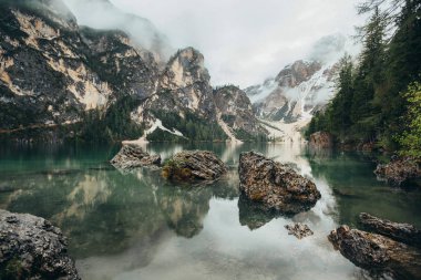 Dağlarda Gölü nün güzel manzaralarına