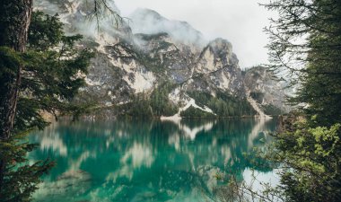 Dağlarda Gölü nün güzel manzaralarına