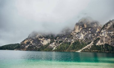 Dağlarda Gölü nün güzel manzaralarına