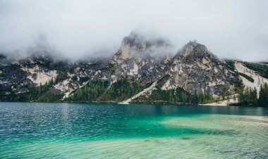 Dağlarda Gölü nün güzel manzaralarına