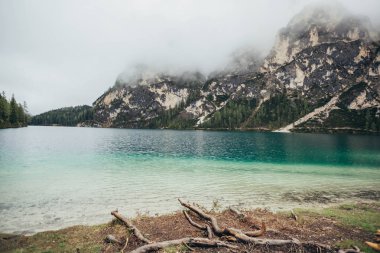Dağlarda Gölü nün güzel manzaralarına