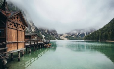 Dağlarda Gölü nün güzel manzaralarına