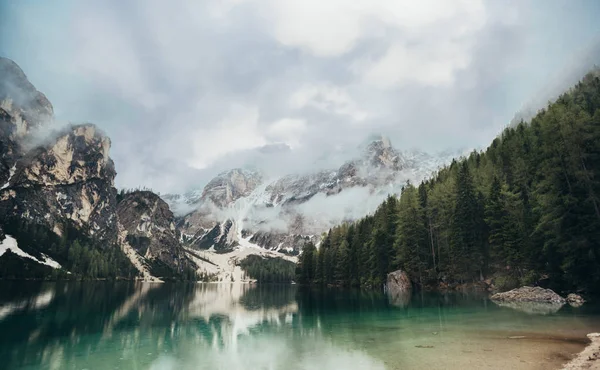 Belas Vistas Lago Nas Montanhas — Fotografia de Stock