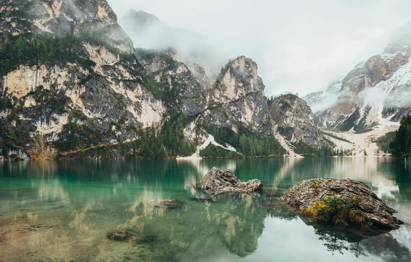 Dağlarda Gölü nün güzel manzaralarına