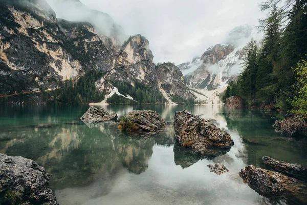 Dağlarda Gölü nün güzel manzaralarına
