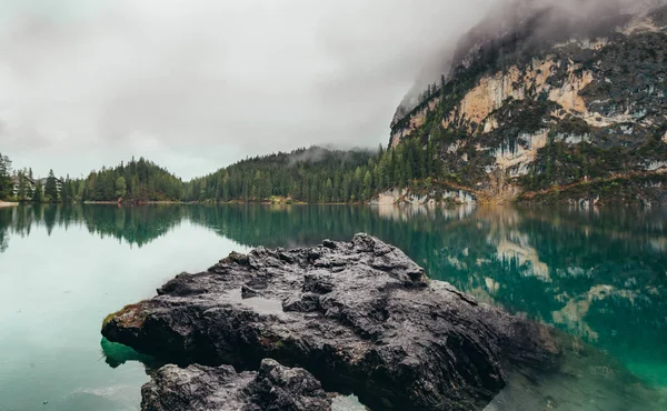 Dağlarda Gölü nün güzel manzaralarına