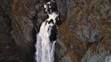 Eidfjord Voringfossen şelale havadan görünümü, Norveç. Yolculuk Mayıs ayında gerçekleşti. Hala soğuktu ama çok güzeldi....