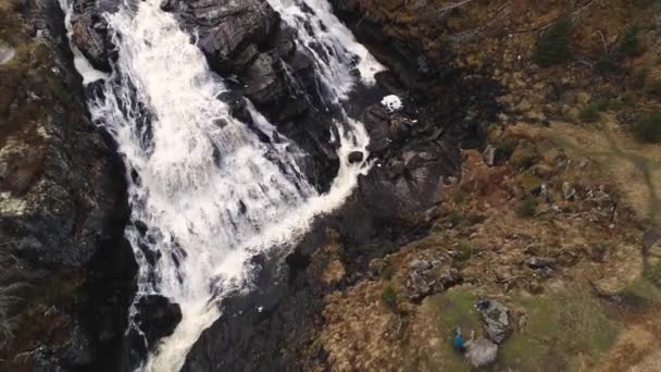 Εναέρια Θέα Του Καταρράκτη Voringfossen Στο Eidfjord Της Νορβηγίας Ταξίδι — Αρχείο Βίντεο
