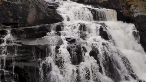 Сказочный Норвежский Водопад Красивые Пейзажи — стоковое видео