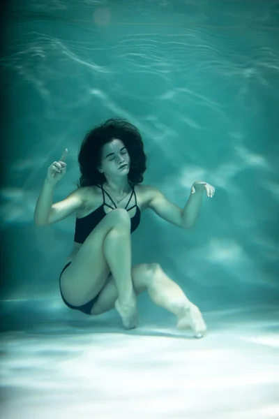 Dancing Woman Water Pool Black Clothes — Stock Photo, Image