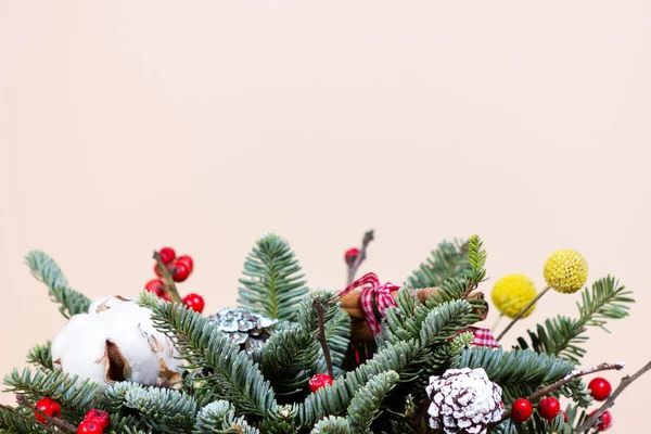 Noel buket köknar ağacı ve Kuru çiçekler