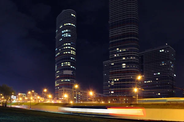 Paisaje Una Gran Ciudad Por Noche Con Luces Edificios Altos — Foto de Stock