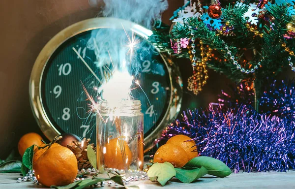 Weihnachtskomposition Bestehend Aus Stunden Deren Pfeil Uhr Ist Sektgläsern Mit — Stockfoto