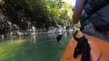 Yaz aylarında Martvili kanyonu rafting, Gürcistan. Yavaş çekim