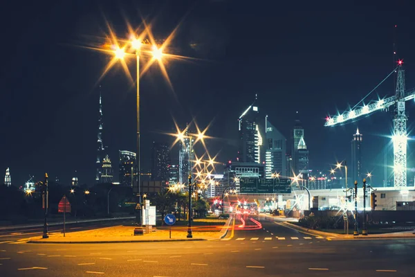 Night landscape with views of the skyscrapers and the Burj Khalifa from the side of the road — Stock Photo, Image