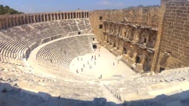 Antik Aspendos tiyatrosu 2019 yazında Serik ilçesi yakınlarında. Yavaş çekim, 4k