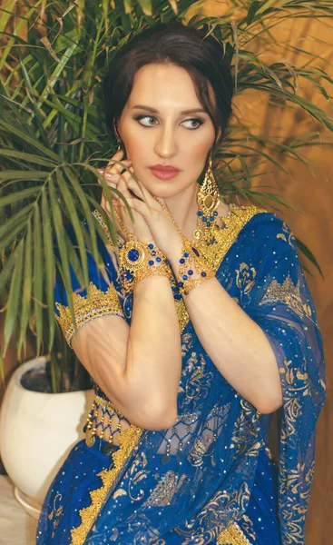 Индийская Женская Косплей Молодая Красивая Женщина Синем Индийском Сари Платье — стоковое фото