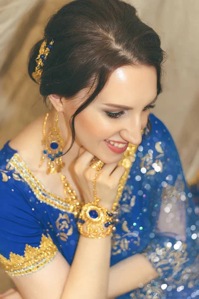 Ινδή Γυναίκα Cosplay Νεαρή Όμορφη Γυναίκα Μπλε Ινδικό Σάρι Φόρεμα — Φωτογραφία Αρχείου