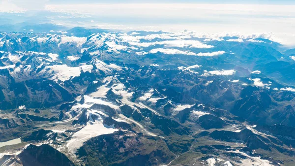 Luchtfoto van de Matterhorn. Zermatt, Zwitserland. Winter. — Stockfoto