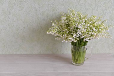 Tablo arka plan çiçekler lily vadi kürsüye