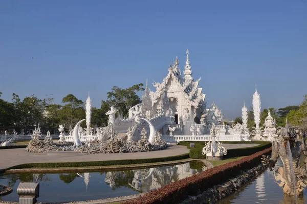 Wat Rong Khun, witte tempel in Thailand — Stockfoto