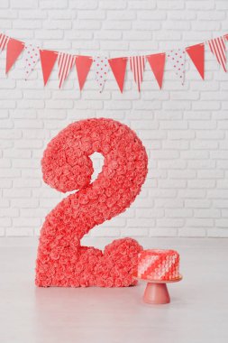 Dekoratif sayı 2 Doğum günü parçalamak şenlikli bir dekor ikide bir çocuk için bir kız için kek