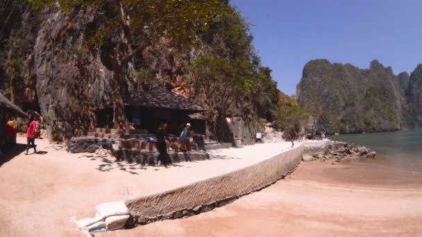 Thailand - 16 mars 2015: video panorama en plats James Bond-ön i Phang Nga Bay, Thailand — Stockvideo