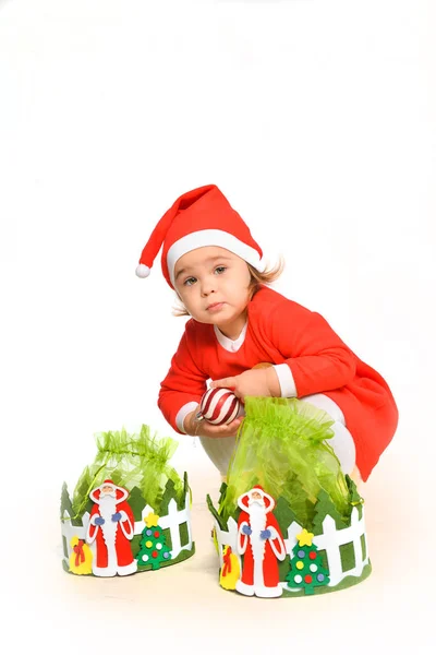 Enfant émotionnel fille en costume de Père Noël posant sur fond blanc isolé en vacances de nouvel an — Photo