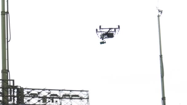 Belarus, Minsk, 17 Mayıs 2019:9. Uluslararası silah ve askeri ekipman Fuarı Milex-2019. Radyo-elektronik radyo emisyonuna maruz kalma için radyo-elektronik savaş üzerinden drone uçar — Stok video