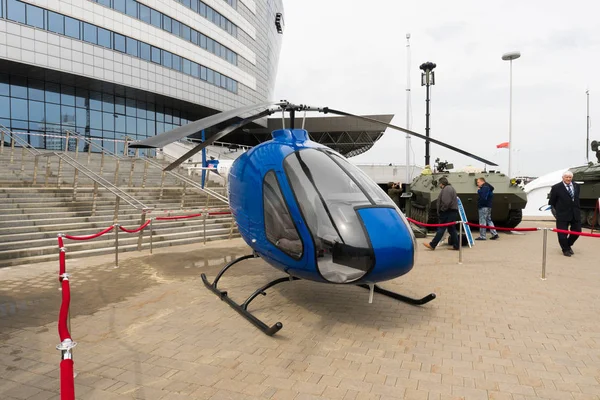 Belarus, Minsk, 17 Mayıs 2019: 9. Uluslararası Silah ve Askeri Teçhizat Milex Fuarı - 2019. küçük helikopter