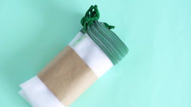 mavi arka plan üzerinde meyve ve sebze satın alma ve depolama kullanabilirsiniz tekrarlanan kullanım için mock-up paketi beyaz şeffaf dokuma kapron çanta