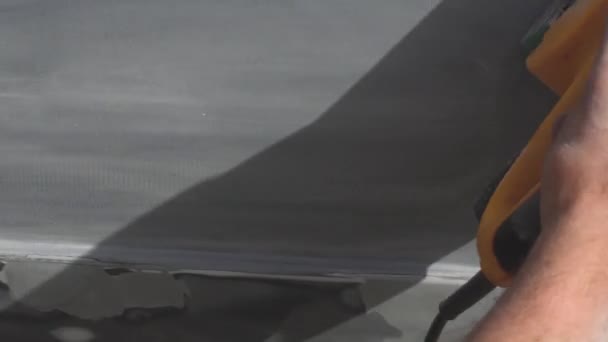 Vorbereitungsphase der Karosserie vor der Lackierung: Polieren und Nivellieren der Oberfläche — Stockvideo