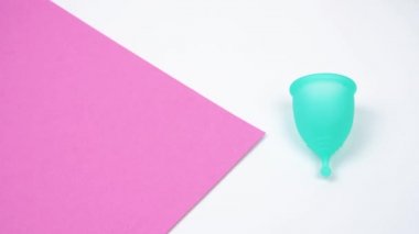 kadın el adet döneminde hijyenik tamponlar, kişisel bakım ürünleri alternatif olarak adet fincan seçer