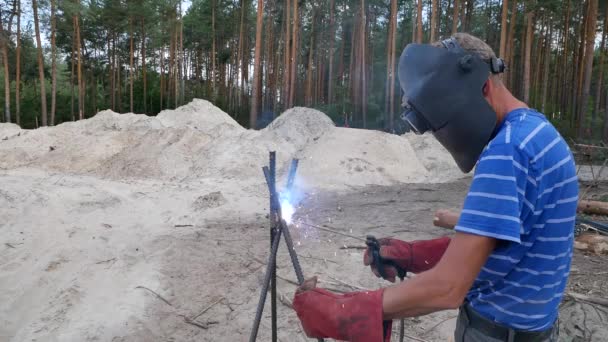 Svetsning Armering Stång Svetsare Svetsar Spön Med Elektrod Elektroden Gör — Stockvideo