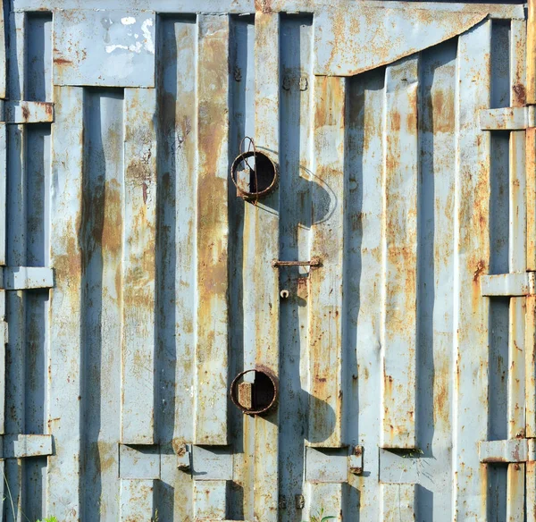 Kovové dveře v bunkru. — Stock fotografie