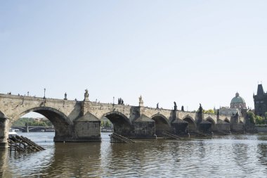 Prague, Çek Cumhuriyeti. Mayıs 2018. panoramik Charles Köprüsü Prag, Çek Cumhuriyeti